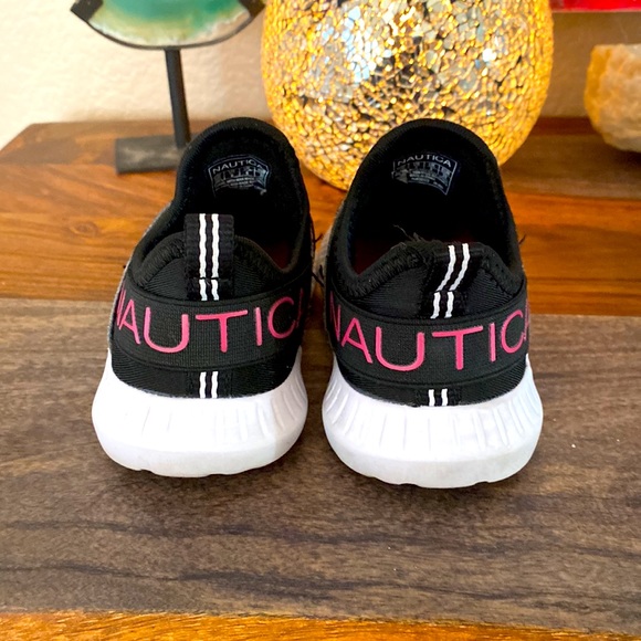 ❌SOLD❌ Little Girl’s Náutica slip on sneakers with multicolored sparkle design - Picture 3 of 8